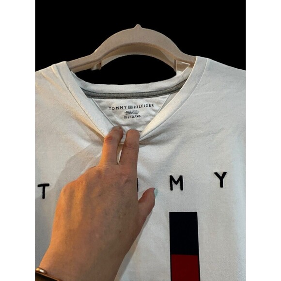 EUC Tommy Hilfiger Size XL White Tee Shirt Block Logo Men’s Short Sleeve Big H - Picture 2 of 8